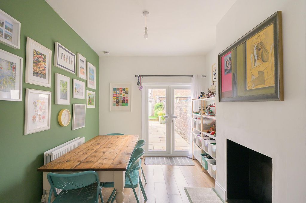 Property photo 3 of 37 1M8Pbn - Dining Room C.Jpg