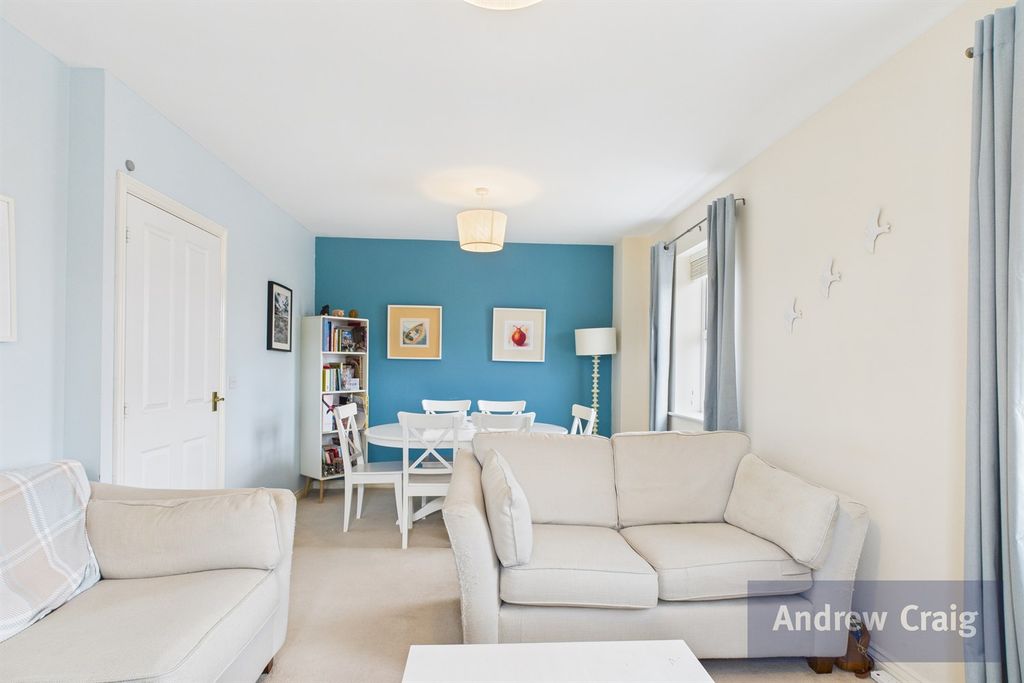 Property photo 2 of 10 Lounge