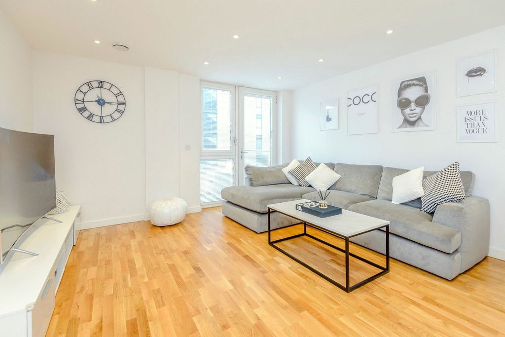 Property photo 2 of 19