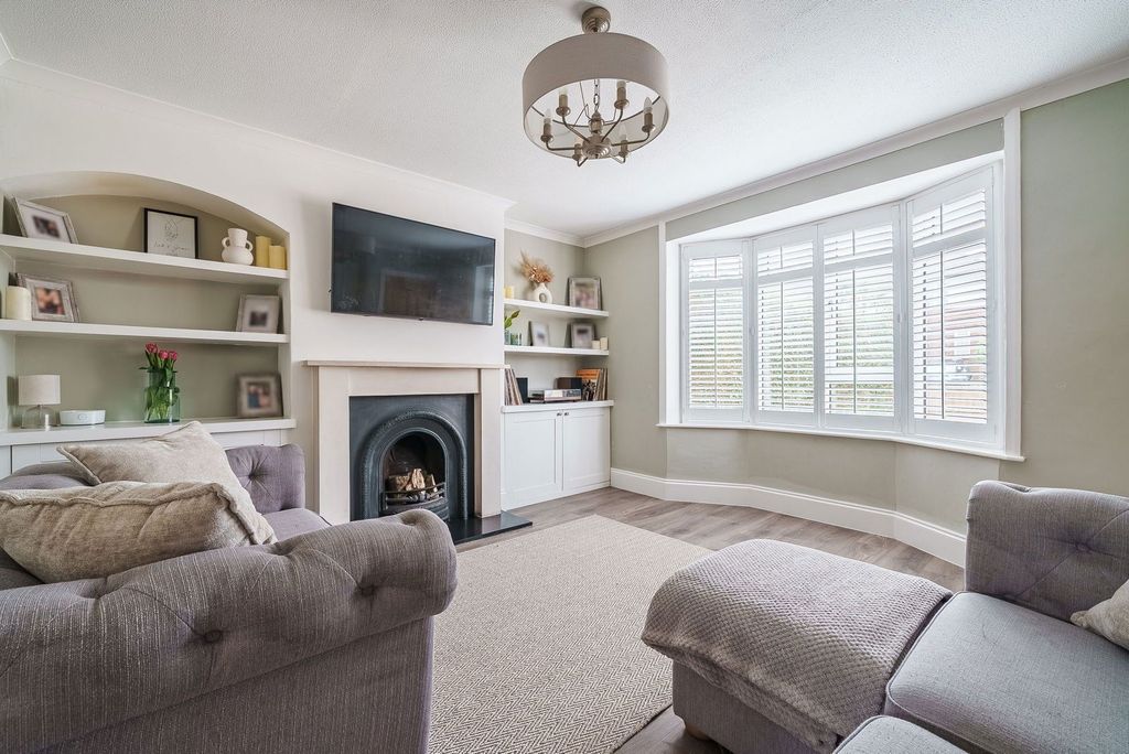 Property photo 2 of 25