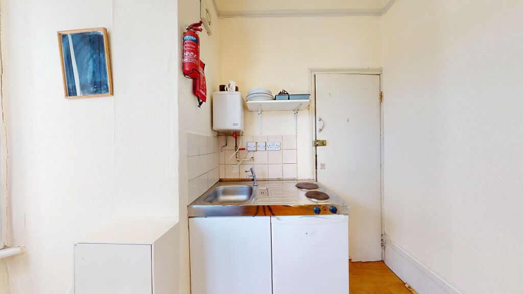 Property photo 2 of 7 Kitchen