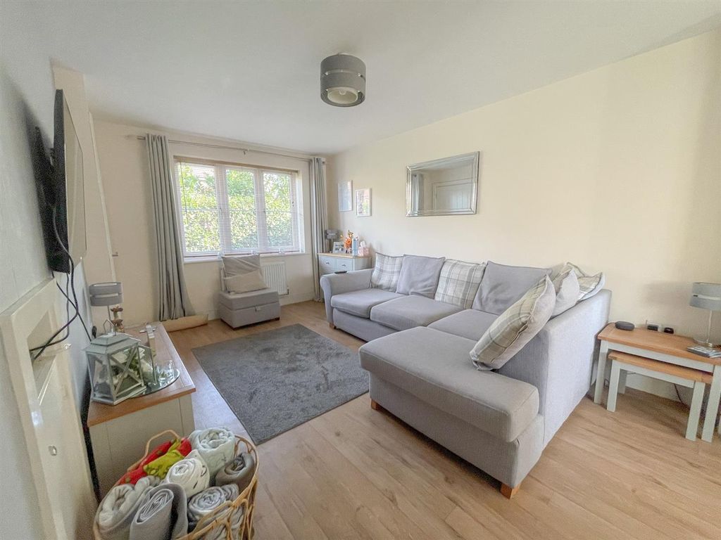 Property photo 2 of 19 Lounge