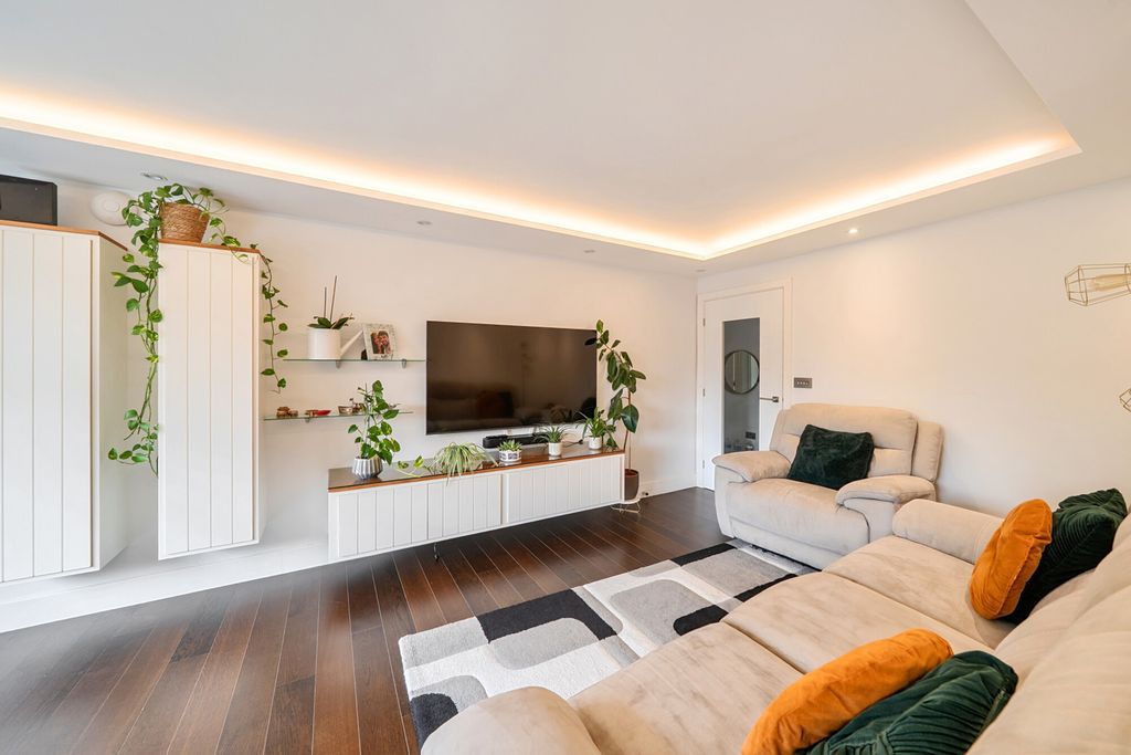 Property photo 2 of 20 1502153-7-6A84474...