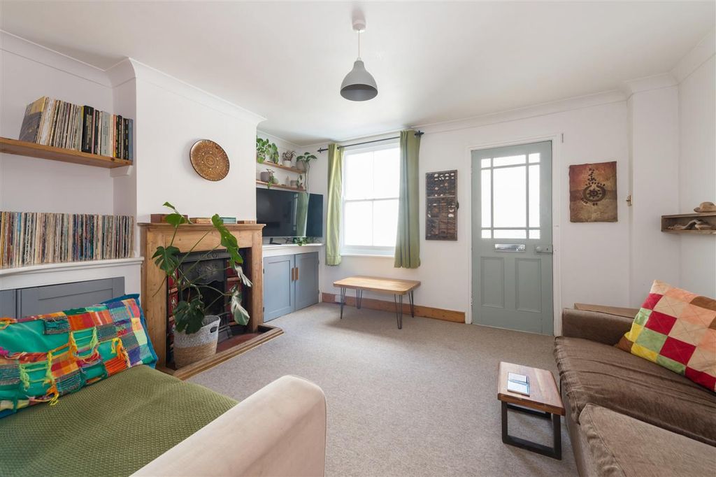 Property photo 2 of 20