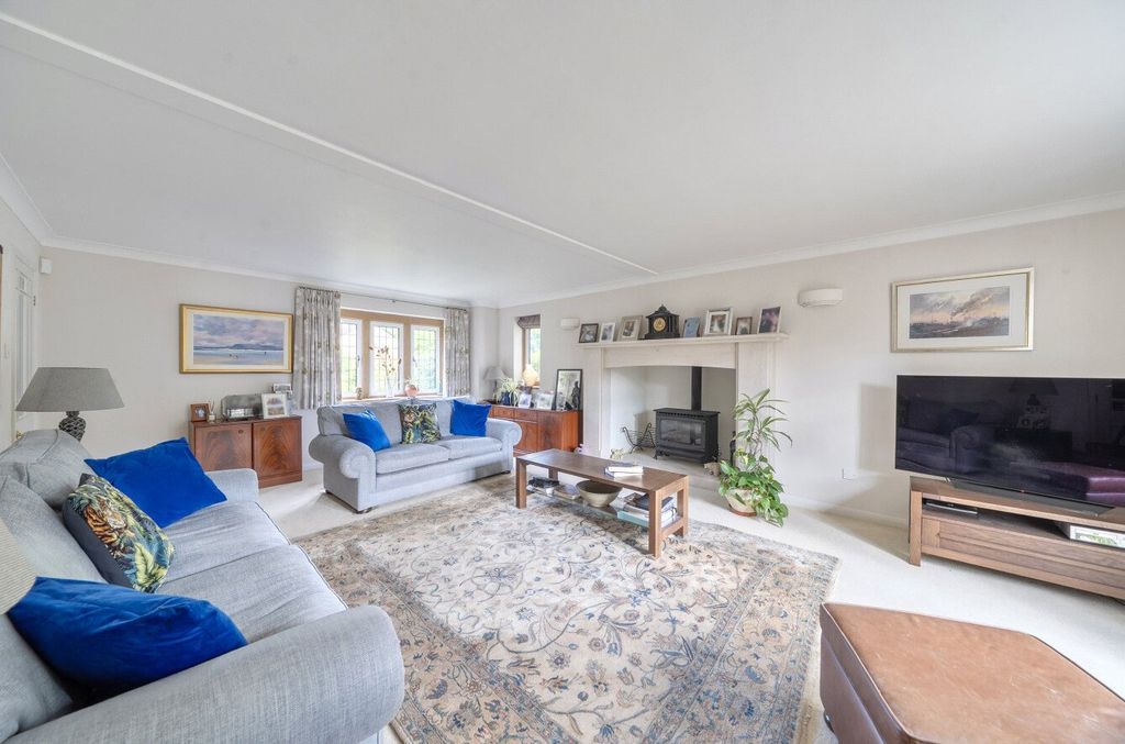 Property photo 3 of 17 Sitting Room