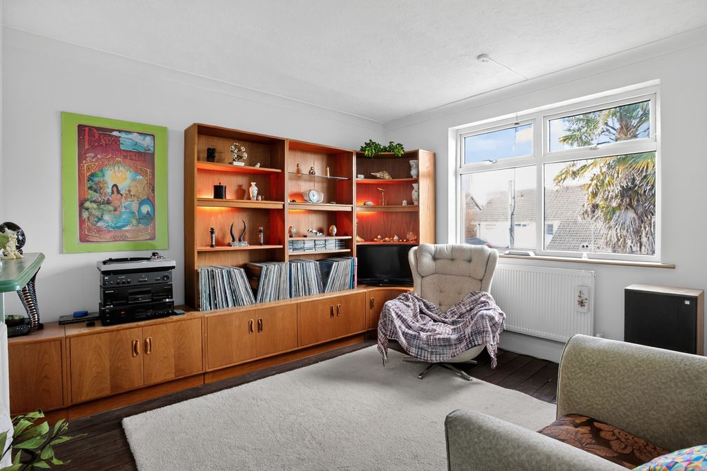 Property photo 3 of 18