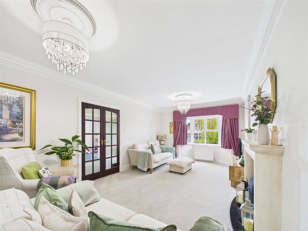 Property photo 2 of 21 Cam03303G0-Pr0241-Still004.Jpg