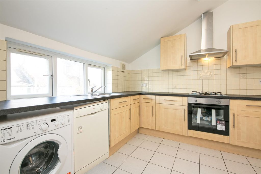 Property photo 3 of 11 54B Gilbey Road Sw17 Kitchen 1.Jpg