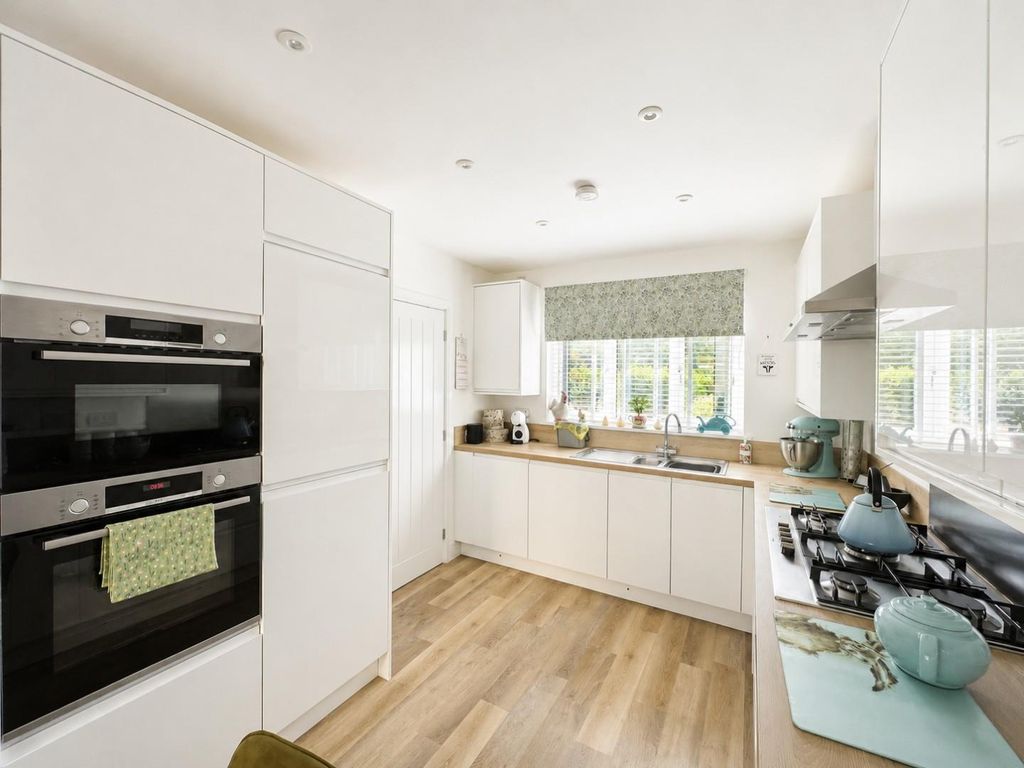 Property photo 2 of 13 81 Lister Road - Kitchen.Jpeg