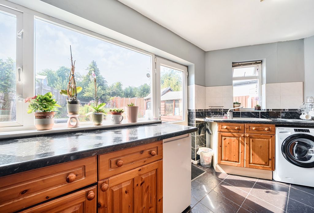 Property photo 1 of 14 1340477-11-689F0F...