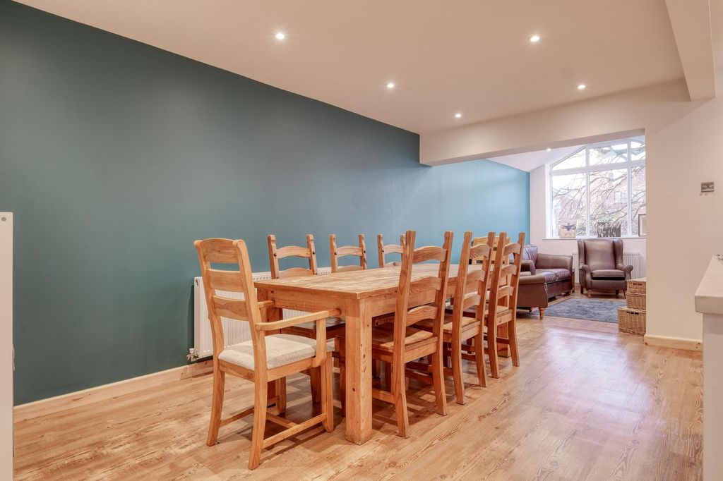 Property photo 3 of 23