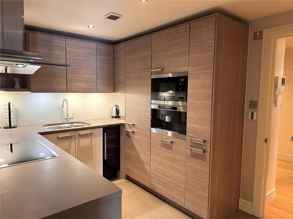 Property photo 3 of 16 Picture No. 11