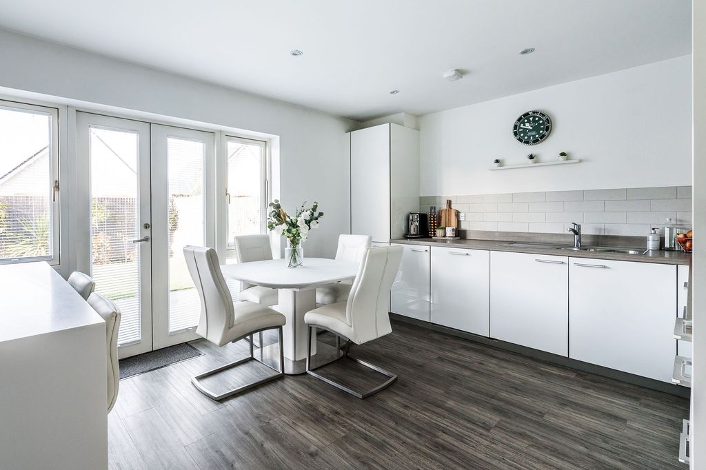 Property photo 3 of 25