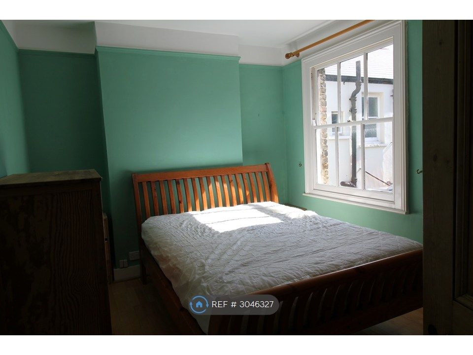 Property photo 3 of 9 Bedroom 1