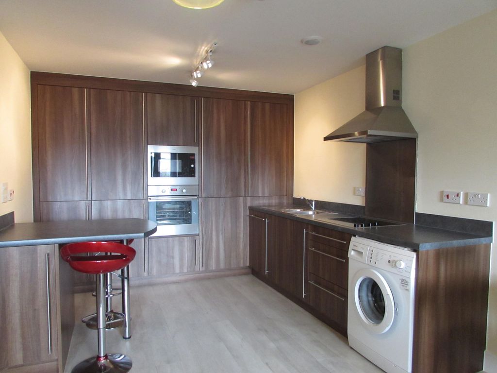 Property photo 3 of 10 Kitchen