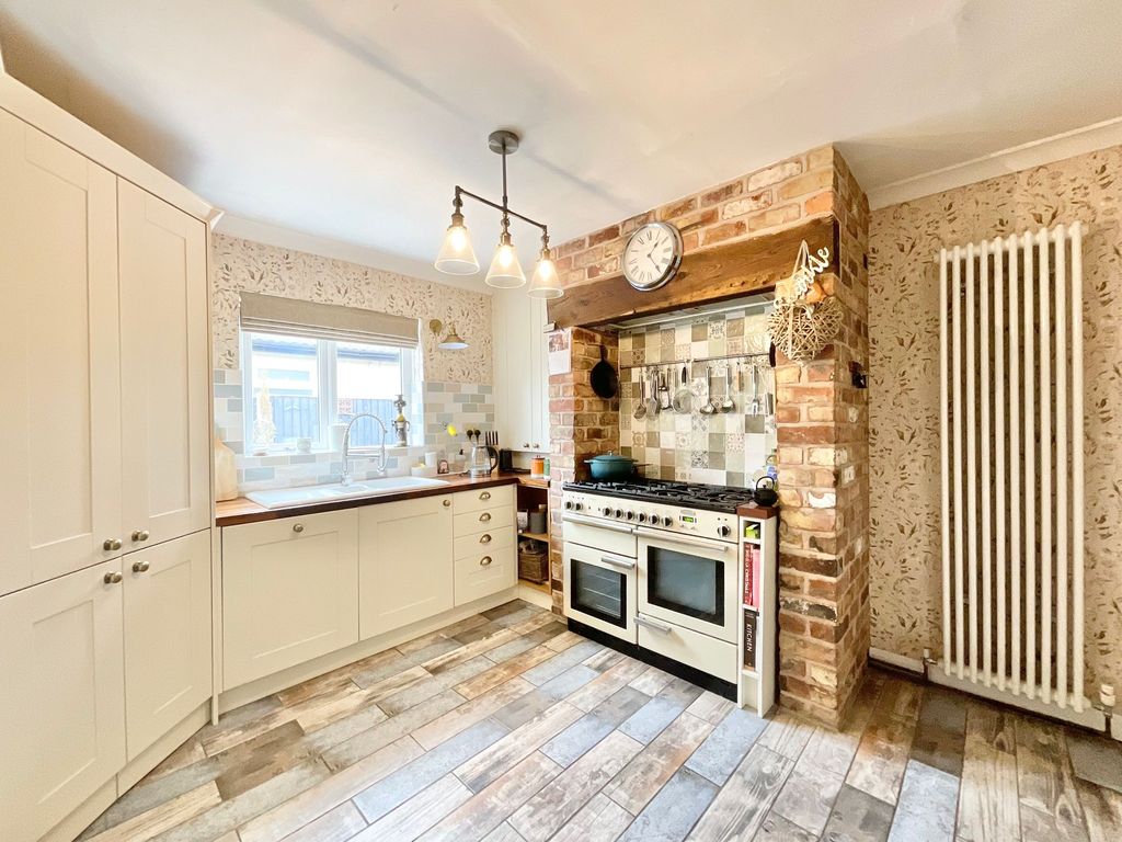 Property photo 3 of 27