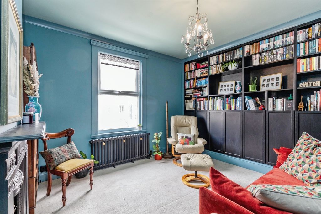 Property photo 3 of 17