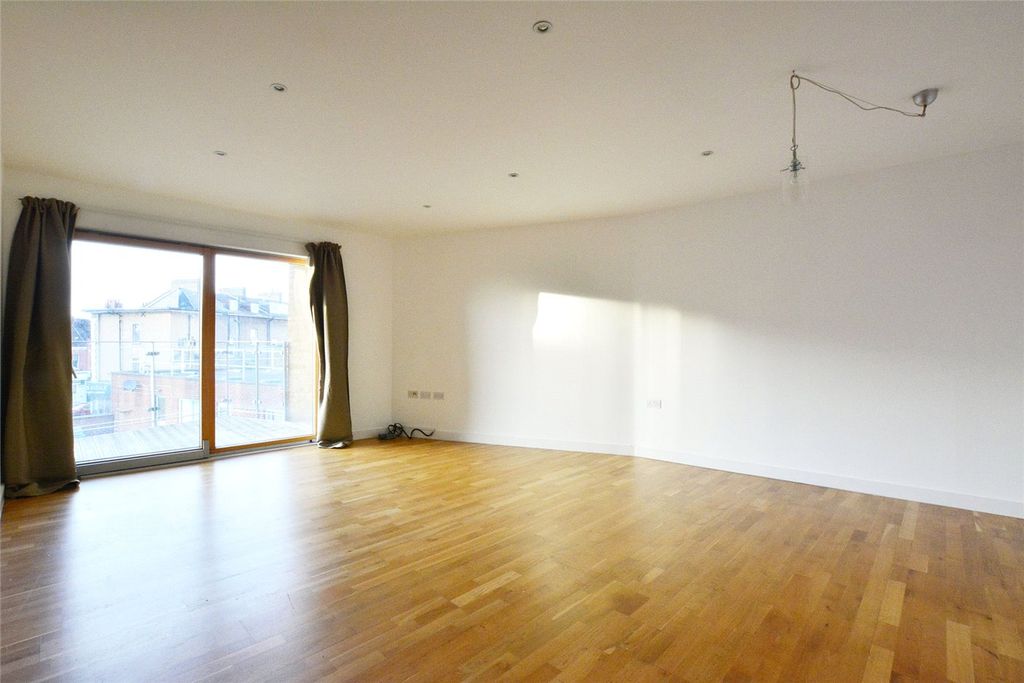 Property photo 2 of 11 Picture No. 28