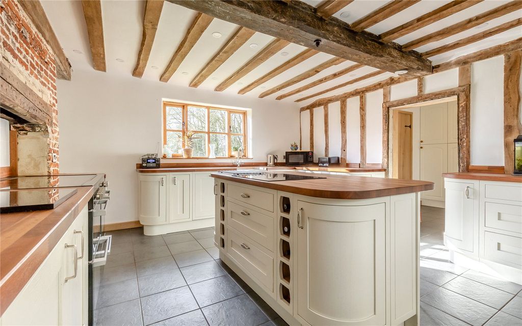 Property photo 3 of 17 Kitchen