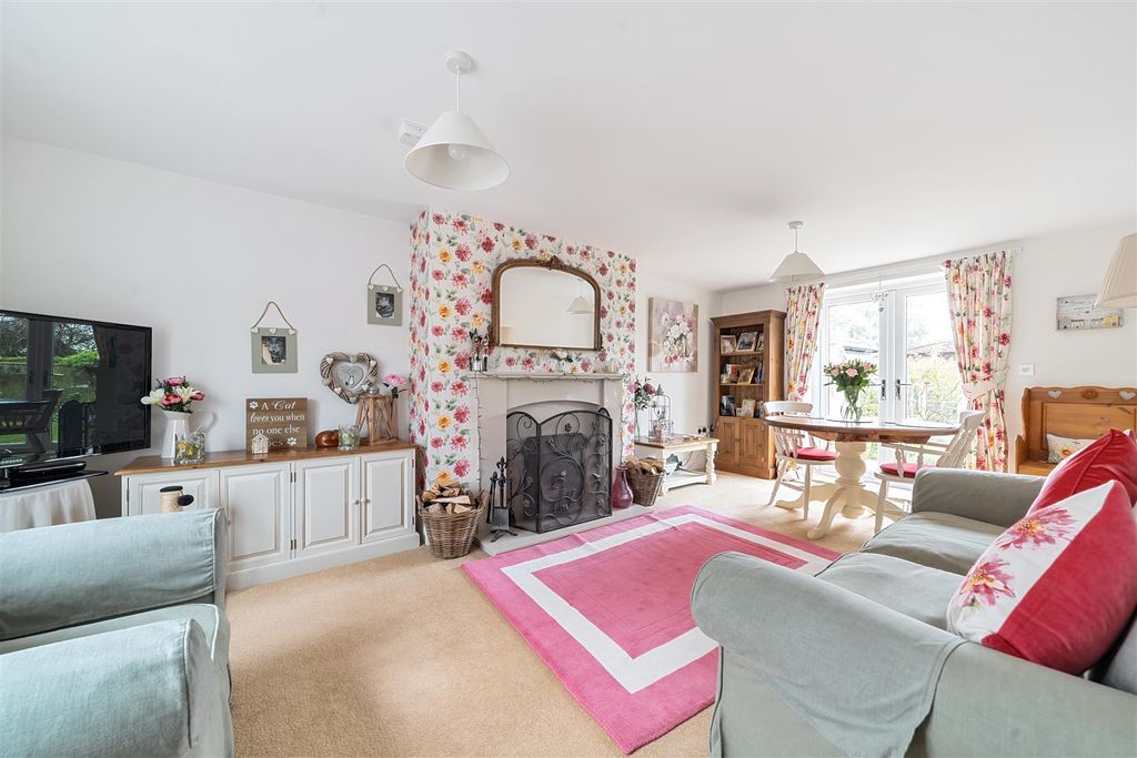 Property photo 2 of 12 Sitting Room