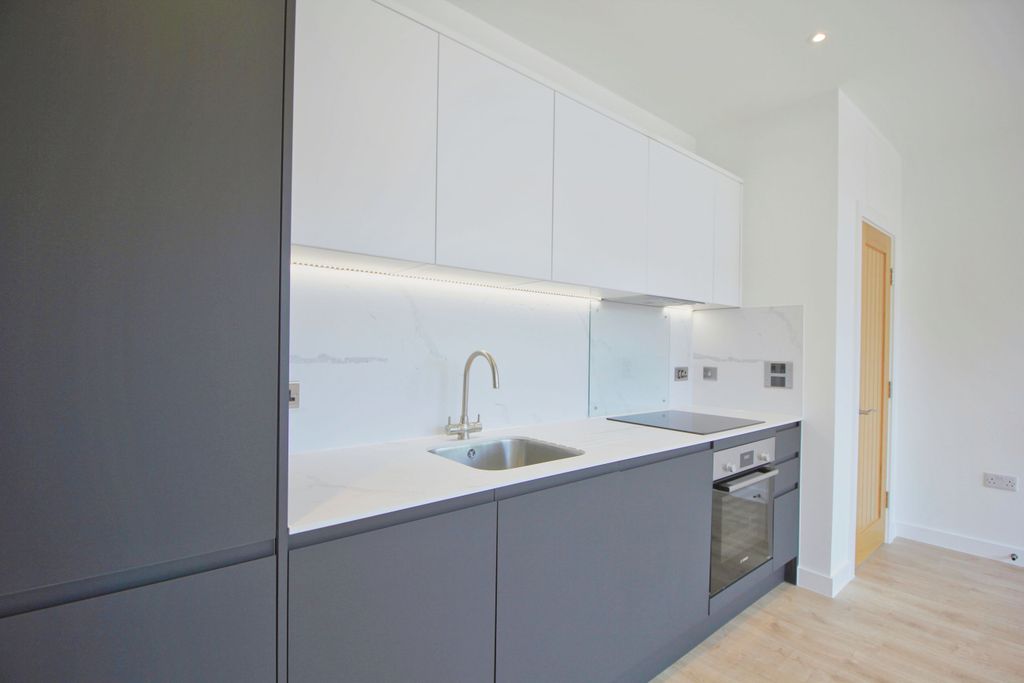 Property photo 3 of 8 Kitchen