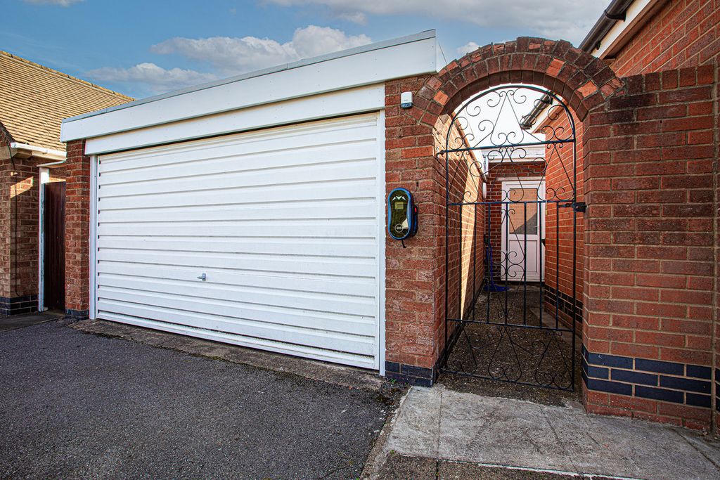 Property photo 2 of 23