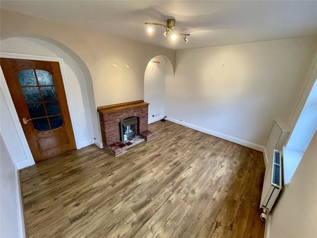 Property photo 3 of 17 Lounge