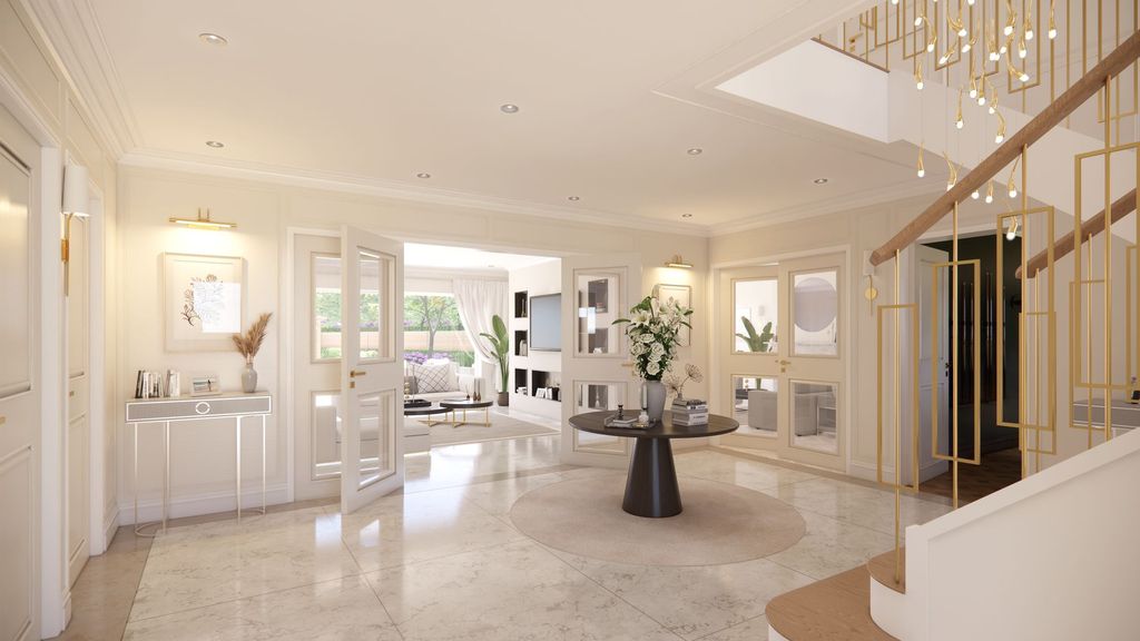 Property photo 2 of 13 Entrance Hall
