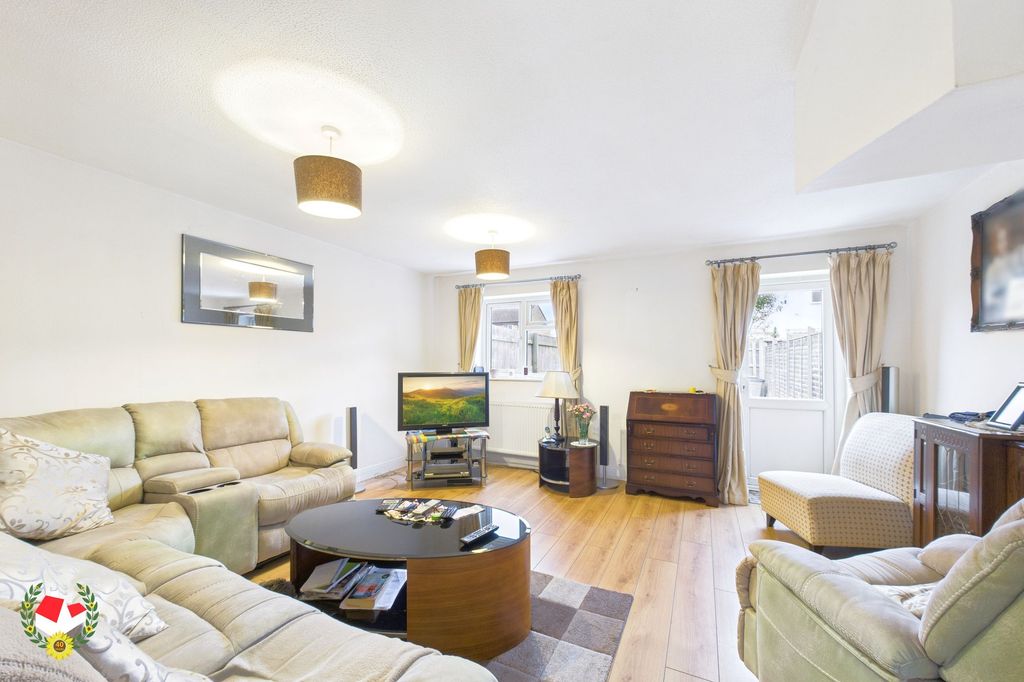 Property photo 2 of 9