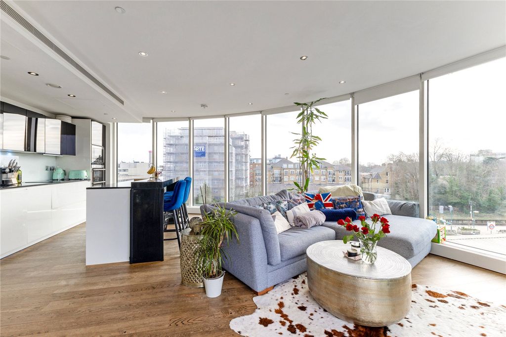 Property photo 2 of 16 Reception