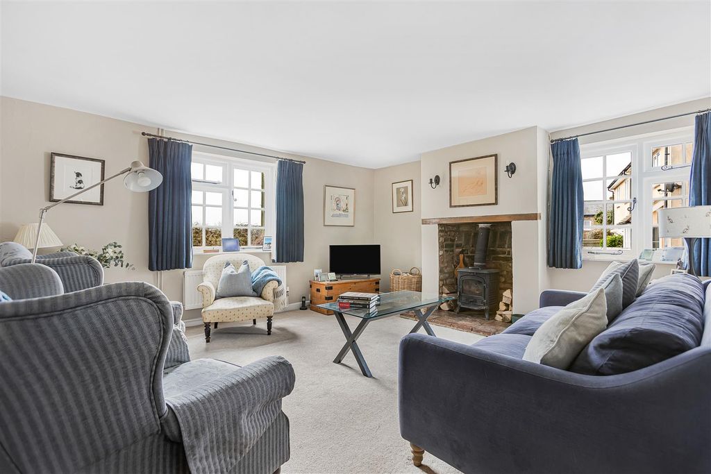 Property photo 3 of 57 33_72568.Jpg