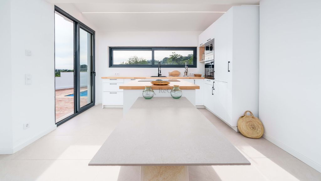 Property photo 3 of 27