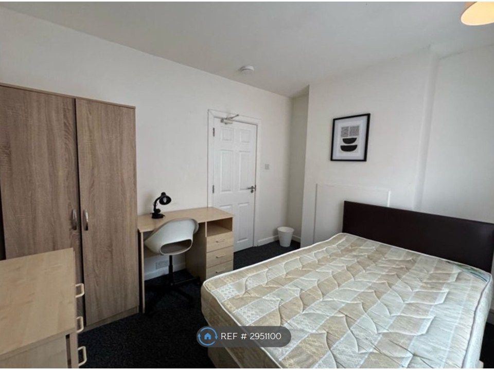 Property photo 2 of 8 Room 3 - Available 1st Aug