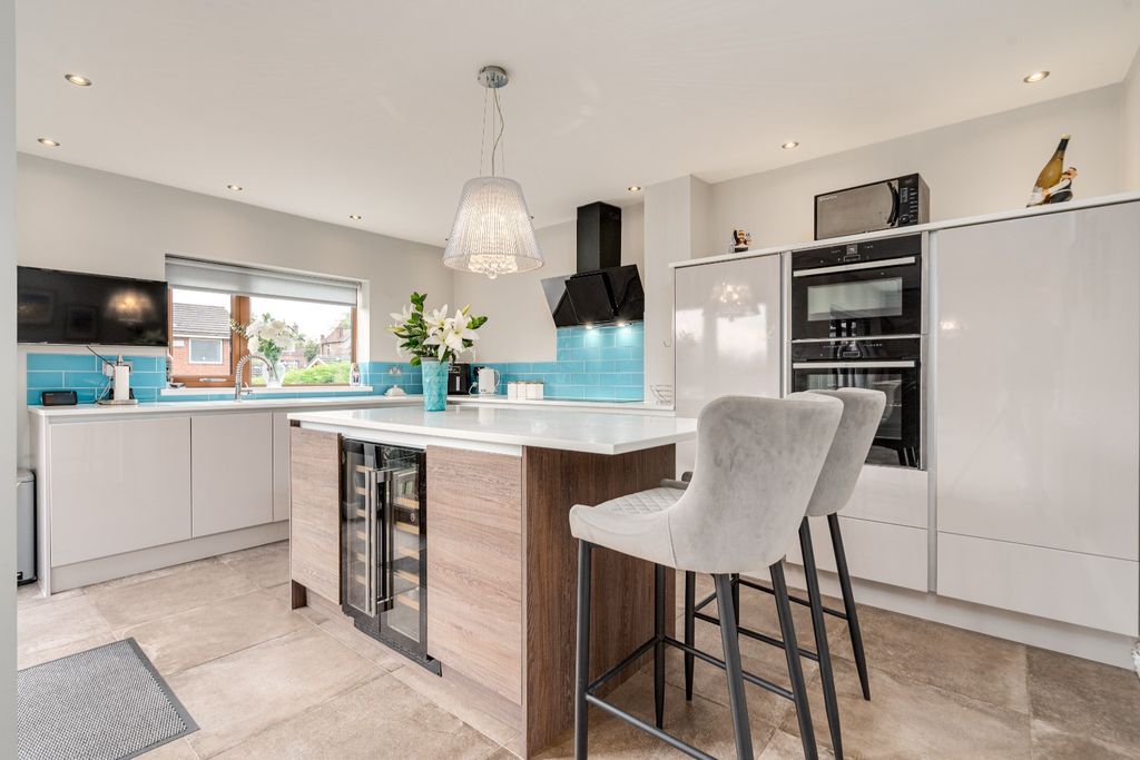 Property photo 2 of 33 2575285