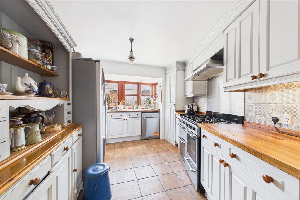 Property photo 3 of 14 Kitchen