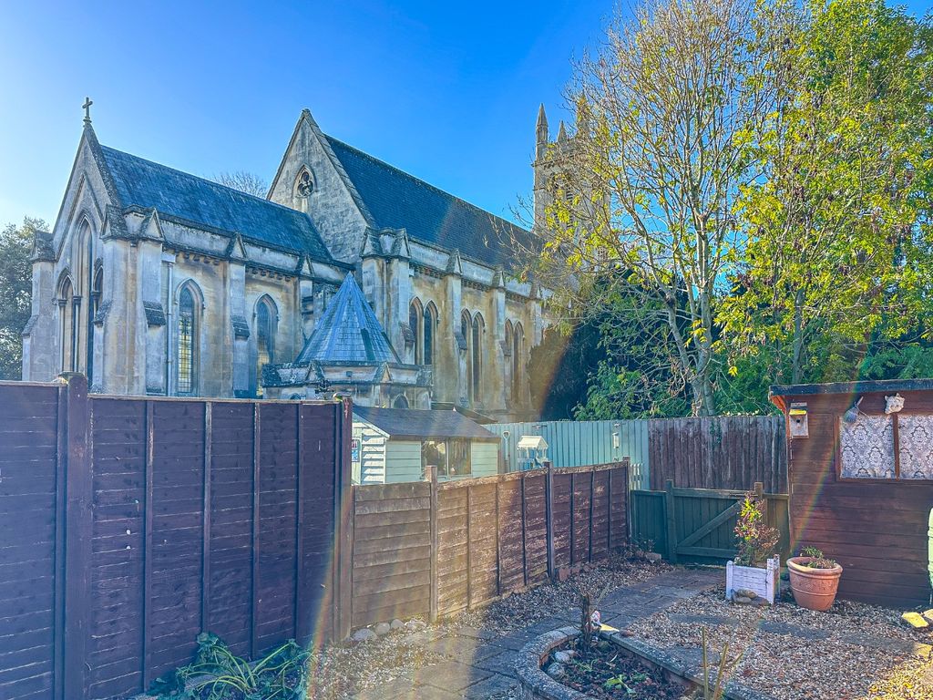 Property photo 2 of 18 4698013