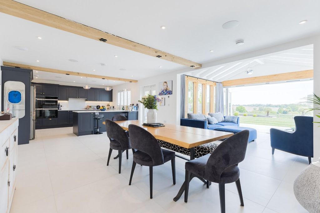 Property photo 2 of 34 Kitchen/Breakfast & Family Room