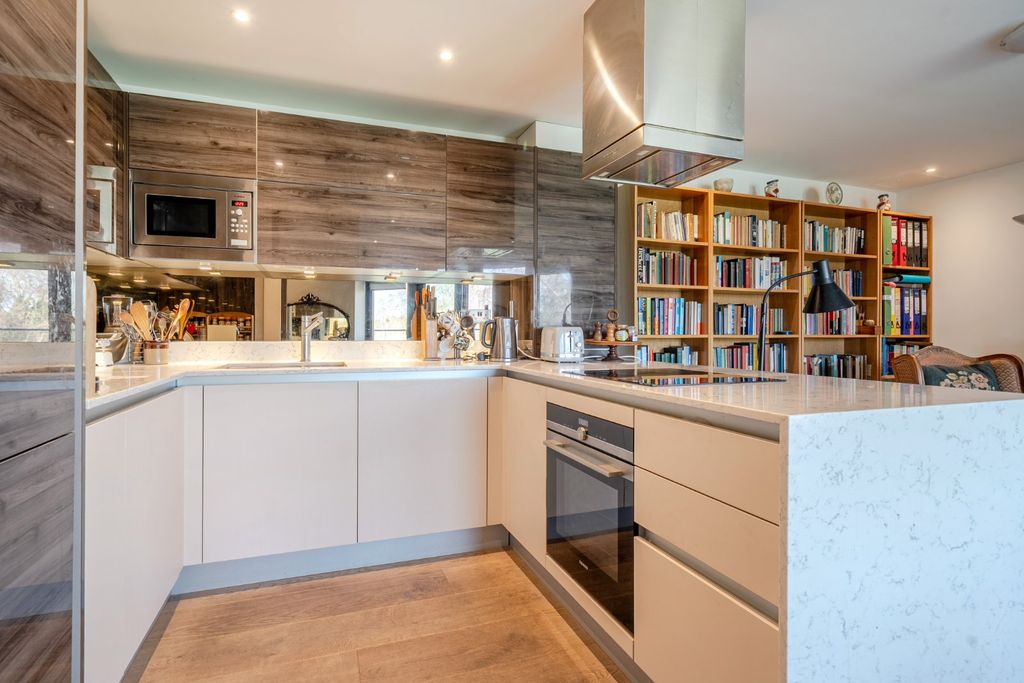 Property photo 3 of 14 Picture No. 24