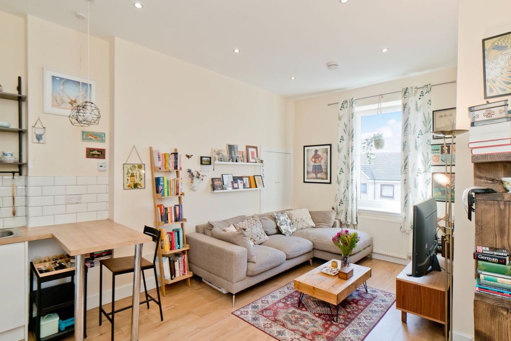 Property photo 3 of 11 5054014