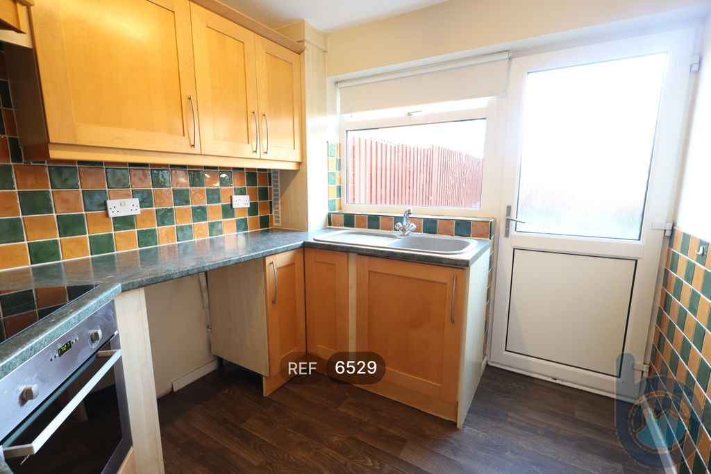 Property photo 3 of 18 Kitchen