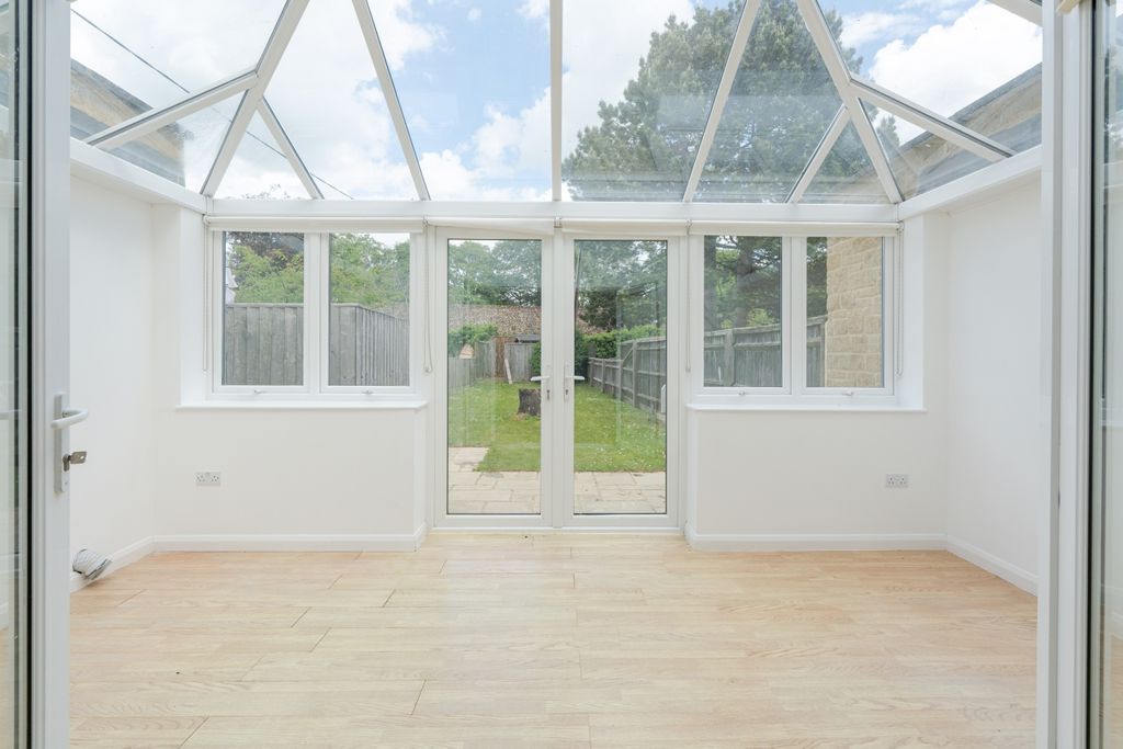 Property photo 2 of 19 Conservatory