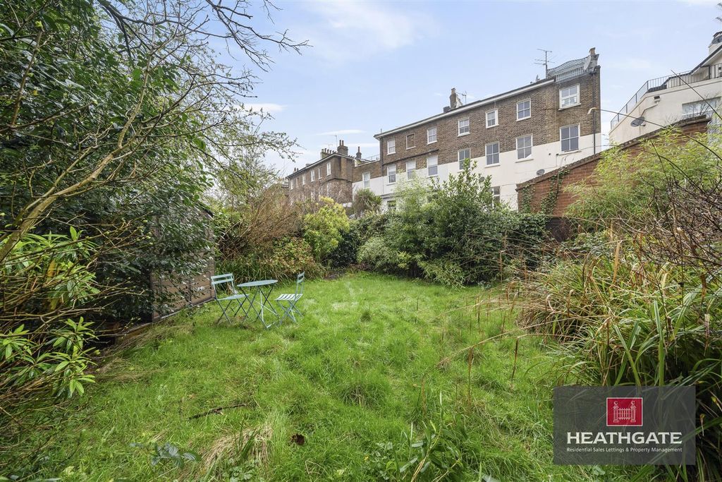 Property photo 3 of 12 Flat-2-17-Buckland-14