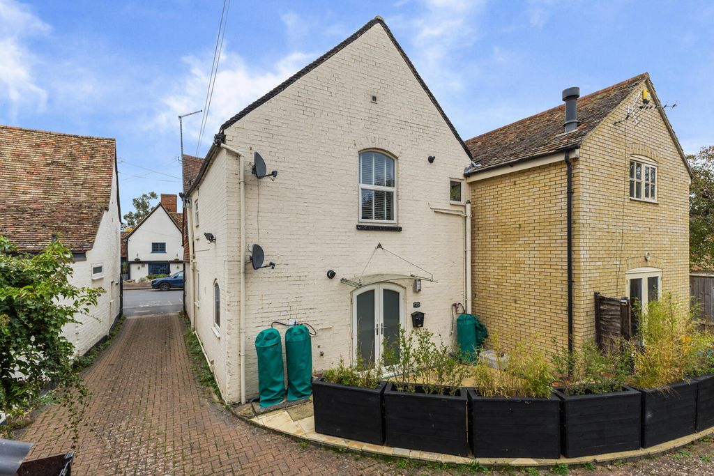 Property photo 2 of 10 Front (Exterior)