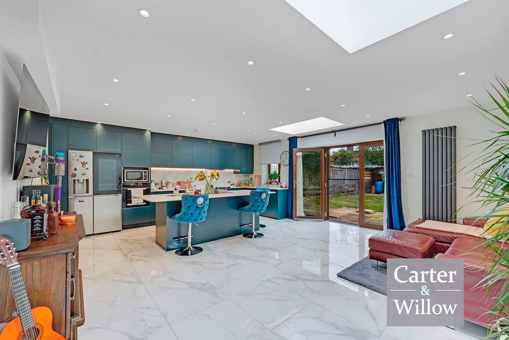 Property photo 2 of 16