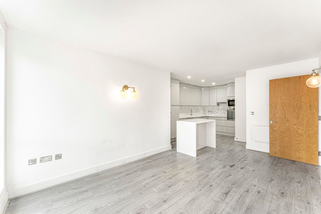 Property photo 2 of 17 Reception/Kitchen