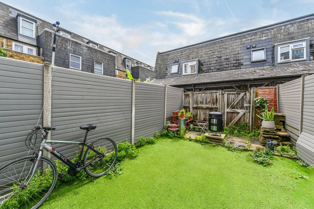 Property photo 3 of 12