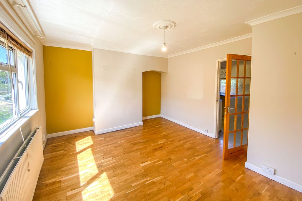 Property photo 3 of 15 180 Wood Lane, Chippenham, Wiltshire, Sn15 3EE
