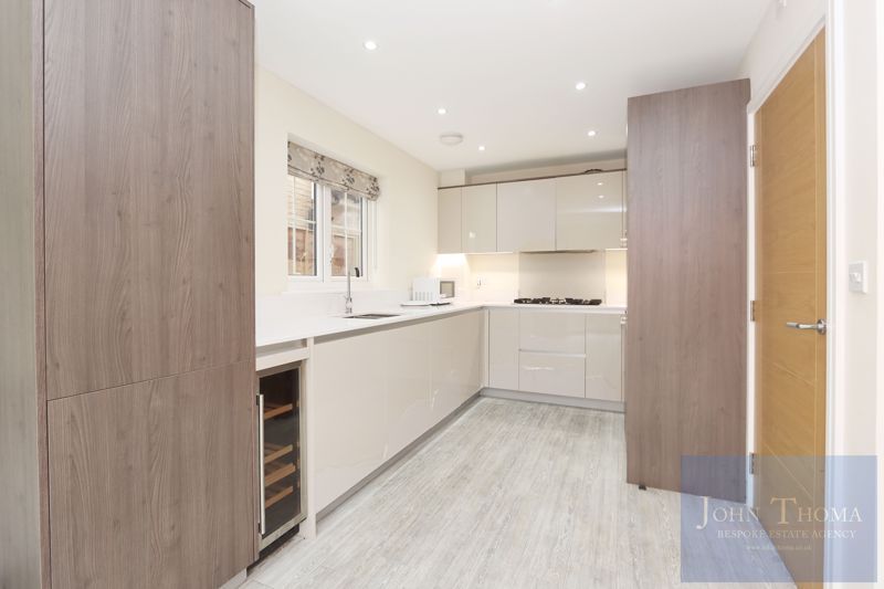 Additional image 7 of 6 bed detached house to rentOlive Grove, Chigwell IG7