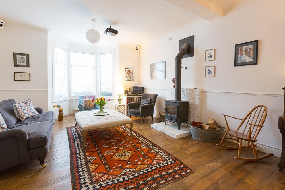 Property photo 2 of 46 Pendlestone Road, E17