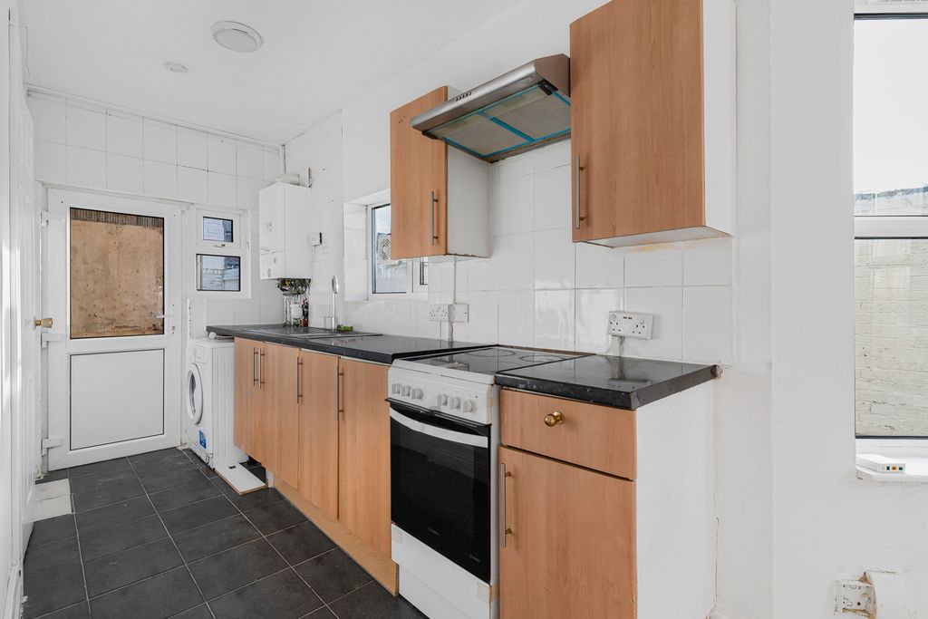 Property photo 3 of 15 Kitchen